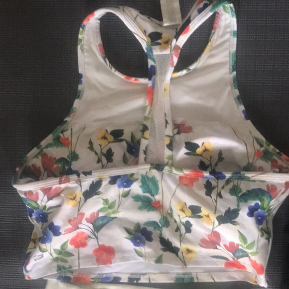 Fabletics Medium crop bra top Tags off - never worn - Picture 3 of 9